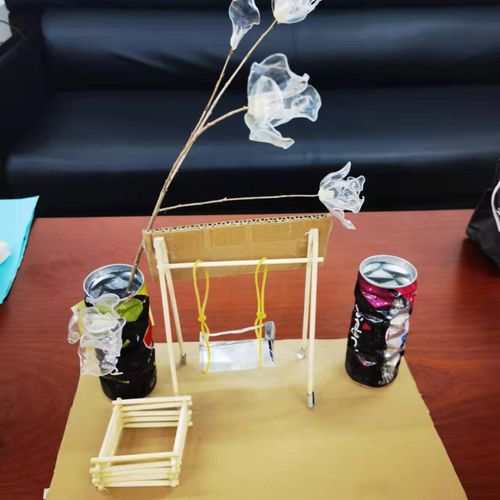 惠州市財(cái)經(jīng)職業(yè)技術(shù)學(xué)校環(huán)保工藝品創(chuàng)意比賽及工藝美術(shù)品禮儀用品銷(xiāo)售活動(dòng)